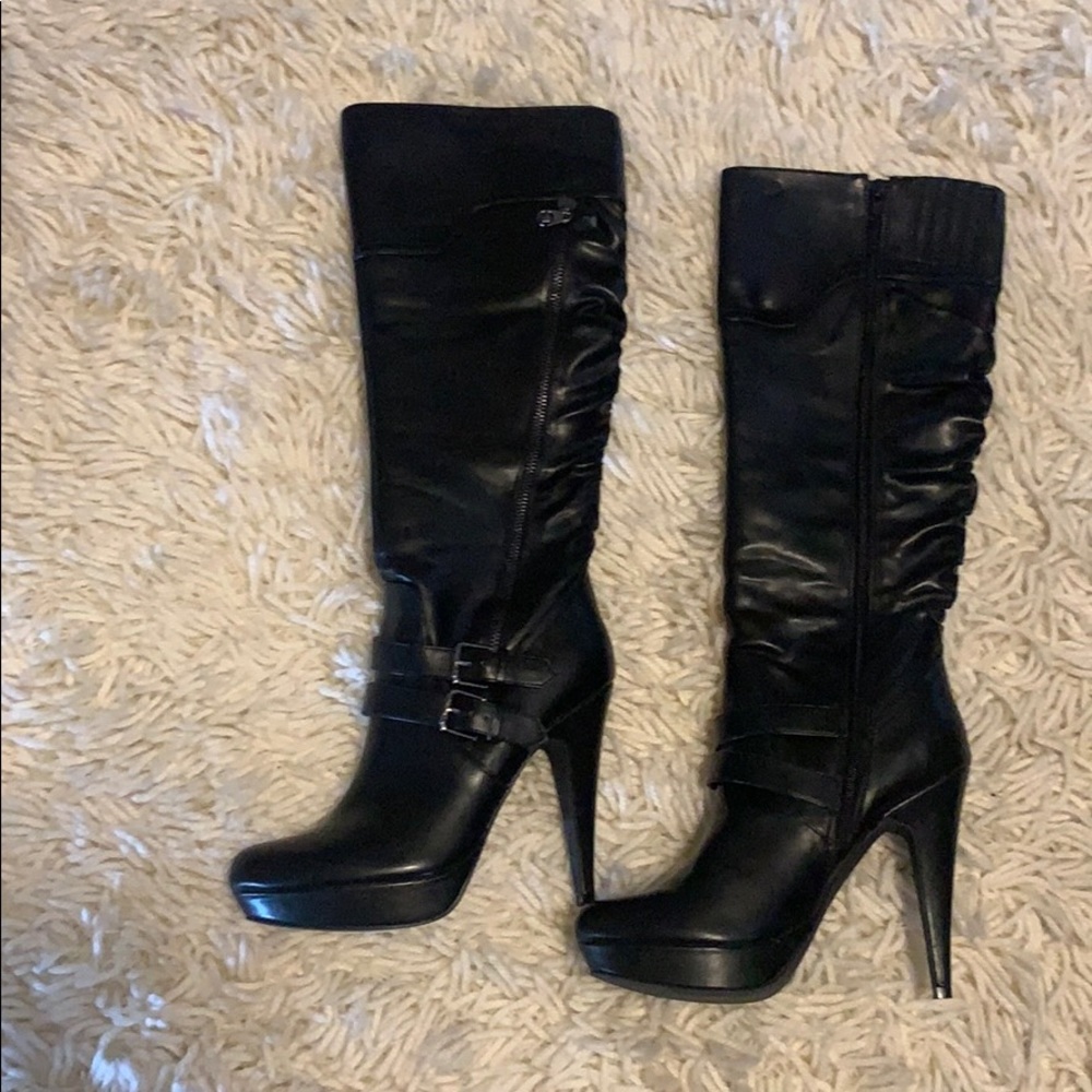 Very sexy pair of below the knee boots